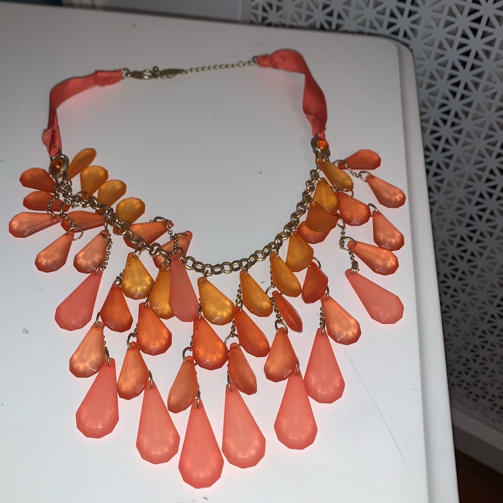 Beautiful coral/pink/orange necklace with tear-drop ornaments
